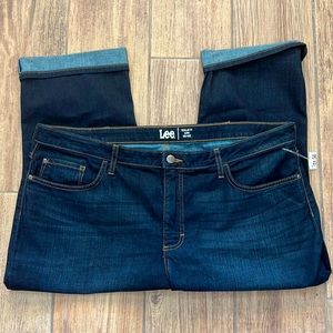 NWT - Lee Capri Mid Size Jeans